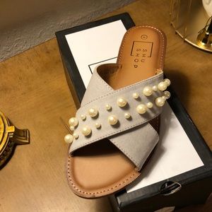 Slip on light grey sandals